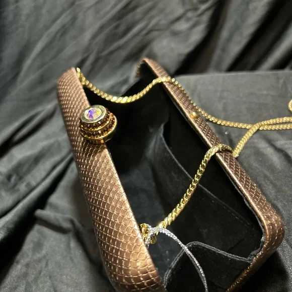 CRISTAL VTG Rare Clutch Bronze Fish Scale design wSwarovski Clusters kiss clasp - Picture 10 of 16